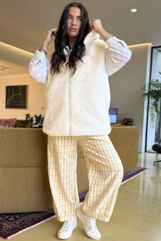 Mara Luxury Faux Fur Hooded Gilet Ecru